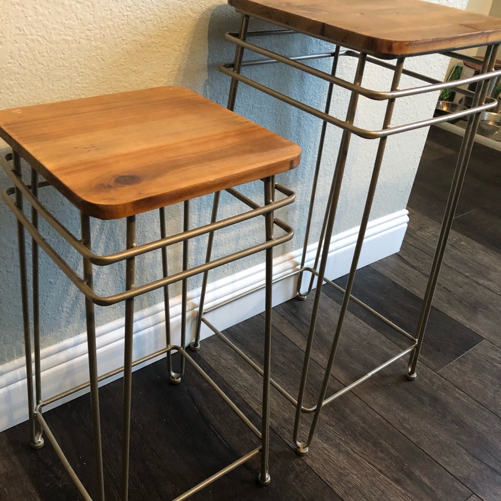 End tables/Night stands
